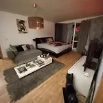 Tolle Private 2-Zimmer Wohnung Im Szene Bezirk Berlin-Friedrichshain
